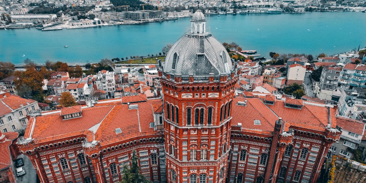 Η ταυτότητά μας: γέφυρα πολιτισμού και πίστης